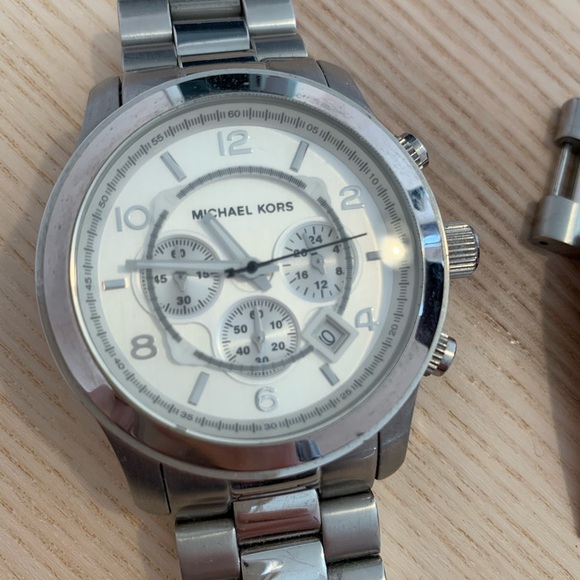 Michael Kors Oversized Watch - Picture 2 of 7